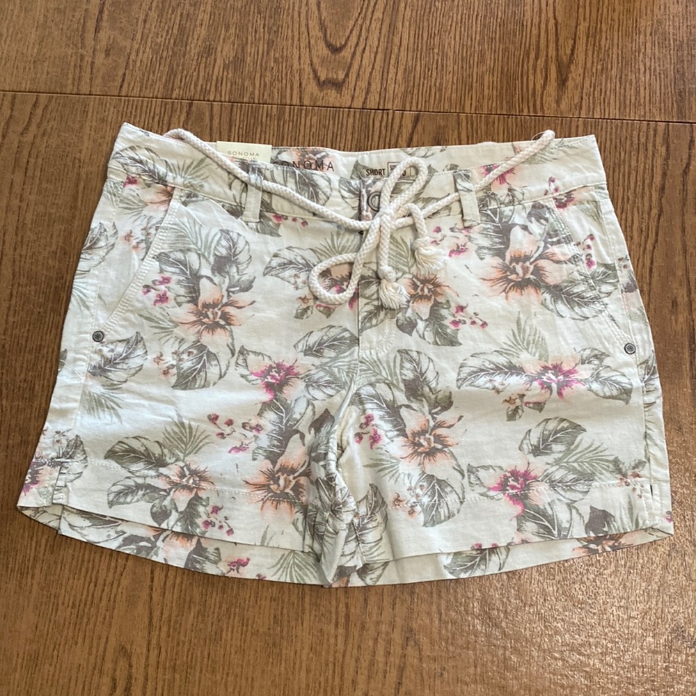 Sonoma Leaf/Floral Shorts, size 10, NWT